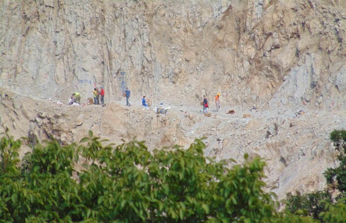Ekipa Mining BMB na terenu tokom pripreme miniranja